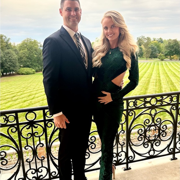 Michael Costello Sold Out Gown worn once! - Picture 3 of 3